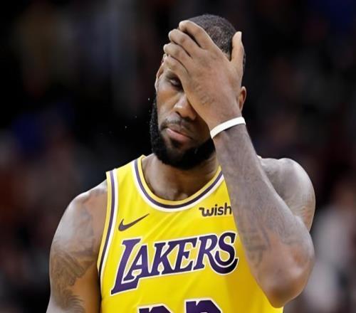 皮尔洛与邦,本联手压制,英博中场,球盟会,球盟会官网入口,球盟会官网首页,球盟会官网